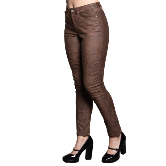 Jaboli Boutique - Fergus Ontario - Carreli Faux Leather Pants.Carreli Faux Leather Pants I High-rise design Captivating variegated hazel brown colour Fly front for convenience Classic 5-pocket layout for style and functionality Slim fit for a flattering and modern look Perfectly pairs with our Renuar English Country Blazer for a sophisticated and chic ensemble, suitable for any occasion.