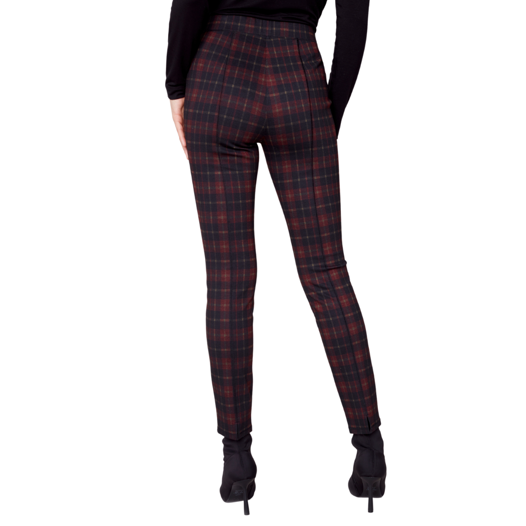 Jaboli Boutique - Fergus Ontario - Charlie B - Ruby Pants. Plaid Print Legging Pant, Colour - Ruby, Pull On , High Rise, Streamlined No Pocket Silhouette , Skinny Leg, Stay comfortable and confident in the perfect fit for every occasion. Constructed with a lightweight, stretchy fabric for ease of movement and all-day wear.