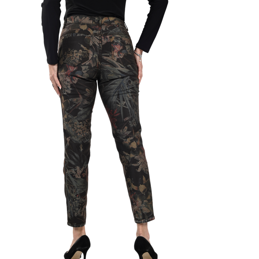  Jaboli Boutique - Fergus Ontario - Frank lyman - Reversible Jean. A customer favourite at Jaboli Boutique Reversible Brown Green Print to Solid Brown. We loves these pants for travel as they are a perfect 2 in 1 pant. a trendy print or a classic chocolate brown High Rise, Slim Fit, fly front, faux front pockets but real back pockets.