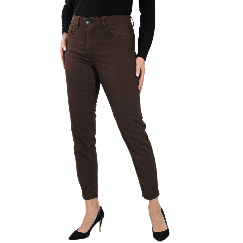  Jaboli Boutique - Fergus Ontario - Frank lyman - Reversible Jean. A customer favourite at Jaboli Boutique Reversible Brown Green Print to Solid Brown. We loves these pants for travel as they are a perfect 2 in 1 pant. a trendy print or a classic chocolate brown High Rise, Slim Fit, fly front, faux front pockets but real back pockets.