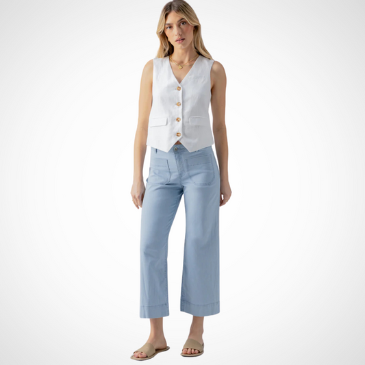 Jaboli Boutique - Fergus Ontario - Sanctuary Marine Pale Jean Ultra-pale blue hue Wide-leg cropped silhouette Standard rise for comfort Two front and two back pockets Button and zip closure Blend of fashion and functionality Pair with pistache linen vest for a fun summer outfit