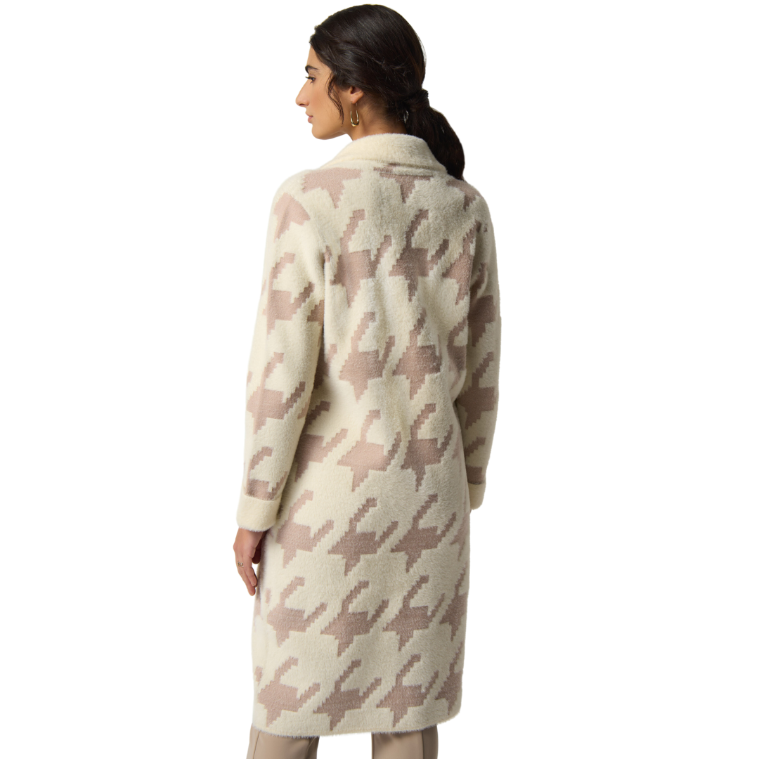 Jaboli Boutique - Fergus Ontario - Joseph Ribkoff - Houndstooth Coatigan . Houndstooth Coatigan Feel chic in this stunning Jacket. Soft and Cozy Coatigan, Colours - White/Oatmeal Houndstooth Print, Tuxedo Collar, Pockets, Button Front, Knee Length.