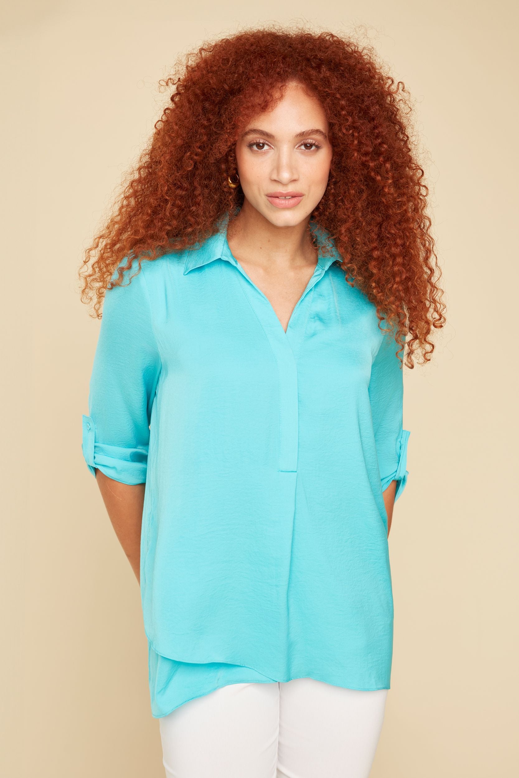 Jaboli Boutique-Fergus Ontario-Renuar Airflow Blouse-R5517-248-AQUAMARINE

Shirt Collar

Colour Aquamarine

Hi Low Hemline

Tab Up 3/4 Sleeve

Button Front

silk like feel