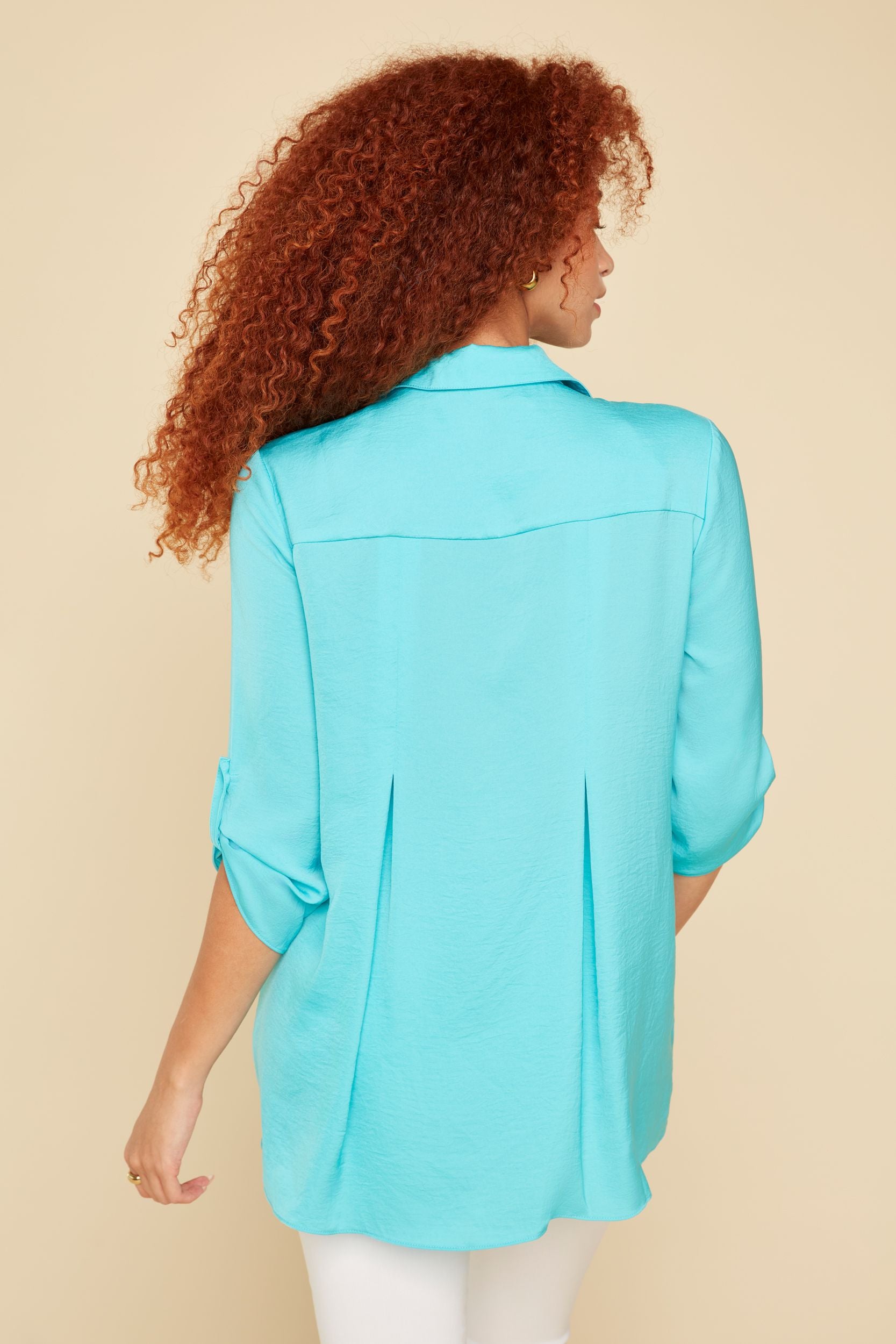 Jaboli Boutique-Fergus Ontario-Renuar Airflow Blouse-R5517-248-AQUAMARINE

Shirt Collar

Colour Aquamarine

Hi Low Hemline

Tab Up 3/4 Sleeve

Button Front

silk like feel