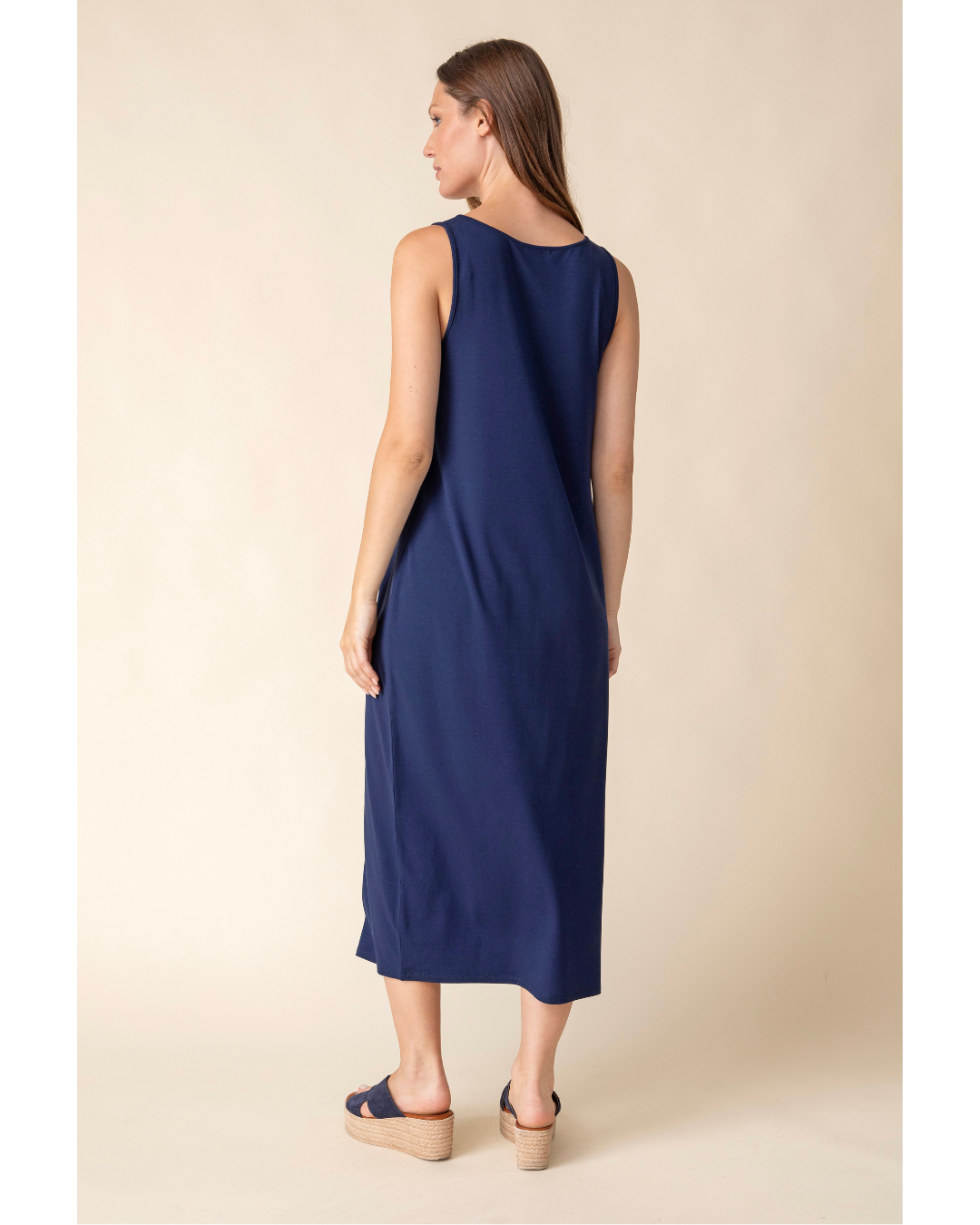 Jaboli Boutique-Fergus Ontario-
Habitat- Navy Everything Dress

Scoop Neckline

Colour - Navy

Sleeveless

Fitted

Maxi Length

Rayon/Spandex Jersey