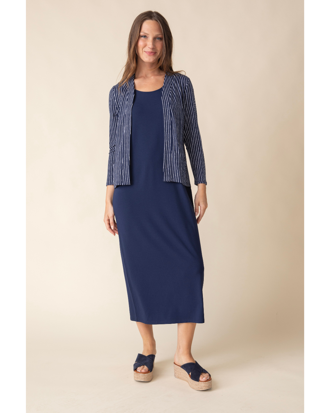 Jaboli Boutique-Fergus Ontario-
Habitat- Navy Everything Dress

Scoop Neckline

Colour - Navy

Sleeveless

Fitted

Maxi Length

Rayon/Spandex Jersey