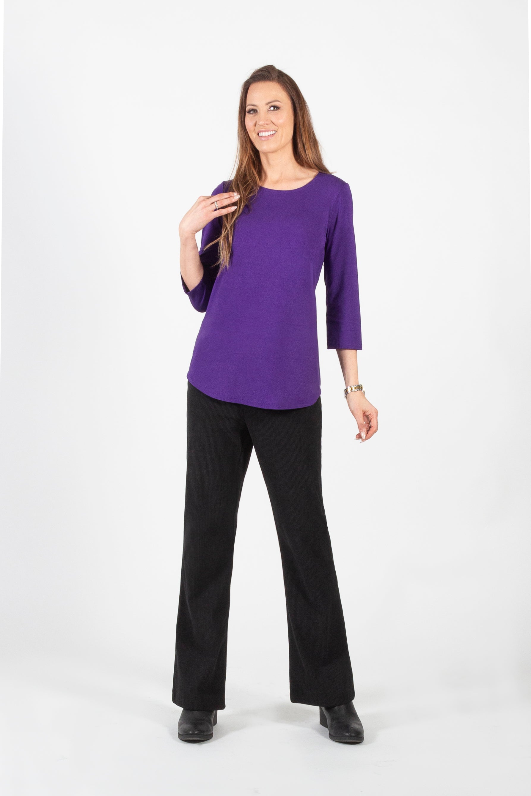 Jaboli Boutique-Fergus Ontario- Pure Essence 3/4 sleeve Top-210-4769
Top Seller: Pure Essence 3/4 sleeve relaxed-fit top
Soft bamboo rayon and spandex blend
Hip-length, perfect for layering
Available in Black, Charcoal, Classic Blue, Eggplant, Red Rosso
Comfortable and stylish
Ideal for dressing up or down
A must-have in every color
Proudly made in Canada