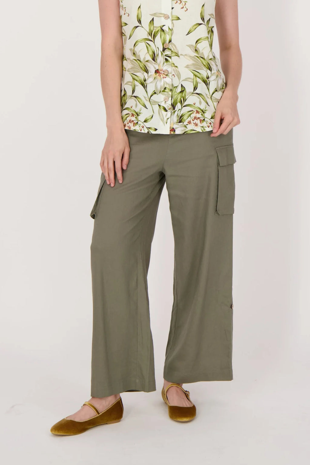 Jaboli Boutique- Fergus Ontario-Spanner - wide leg cargo pant. Olive green wide leg cargo pants with a relaxed fit, made from a lightweight rayon-linen blend. Features an elastic pull-on waistband, four pockets, and adjustable tab-up hems at the ankles.