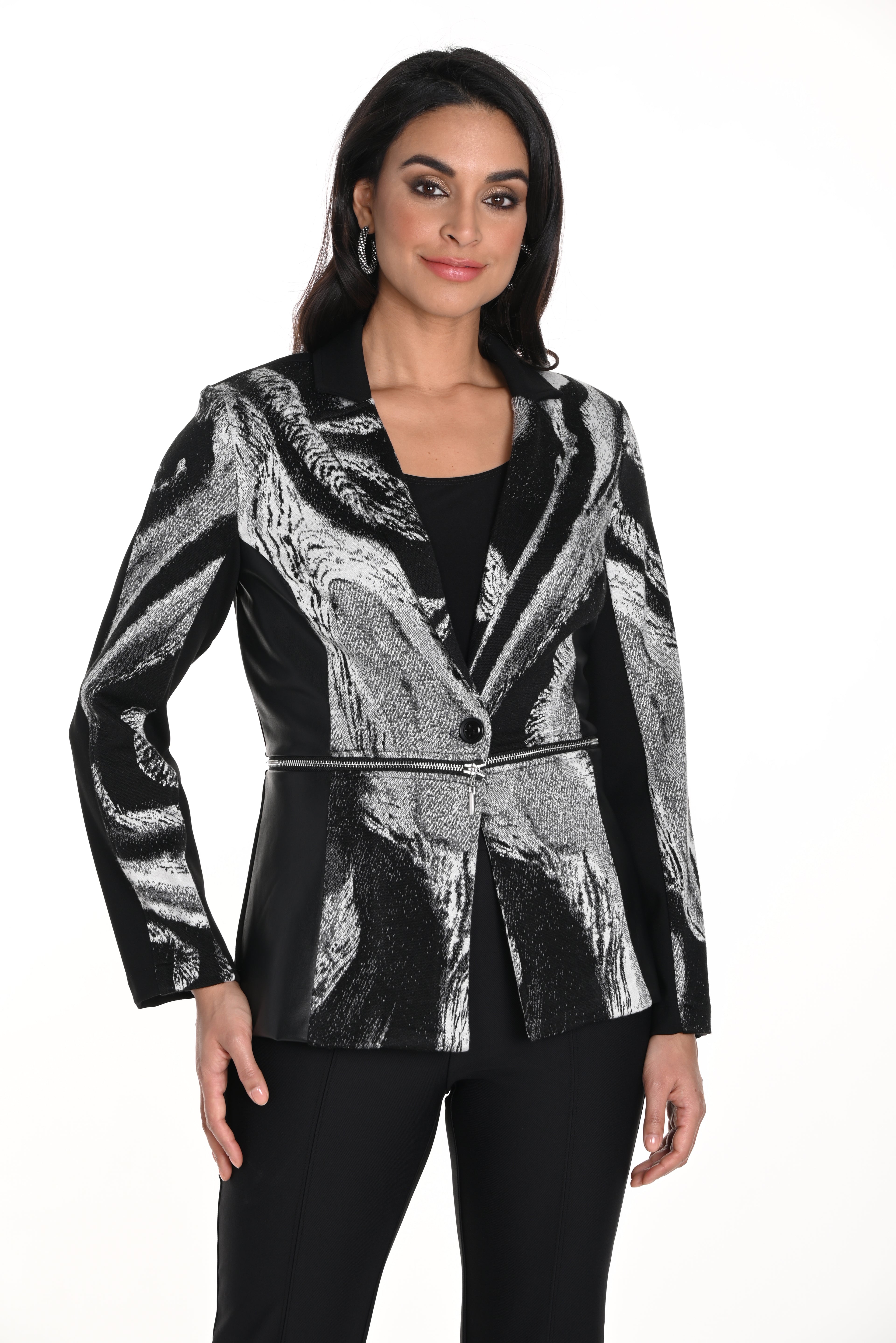 Jaboli_Boutique_-_Fergus_Ontario-_Frank_Lyman_One_Jacket_2_Ways-243298
Brand: Frank Lyman
Style: Tuxedo Collar Jacket
Colour: Black with grey print accents
Feature: Zip at waist for short or long wear
Neckline: Tuxedo collar
Fit: Versatile and comfortable
Occasion: Perfect for both casual and dressed-up looks
Design: Bold, polished, and chic