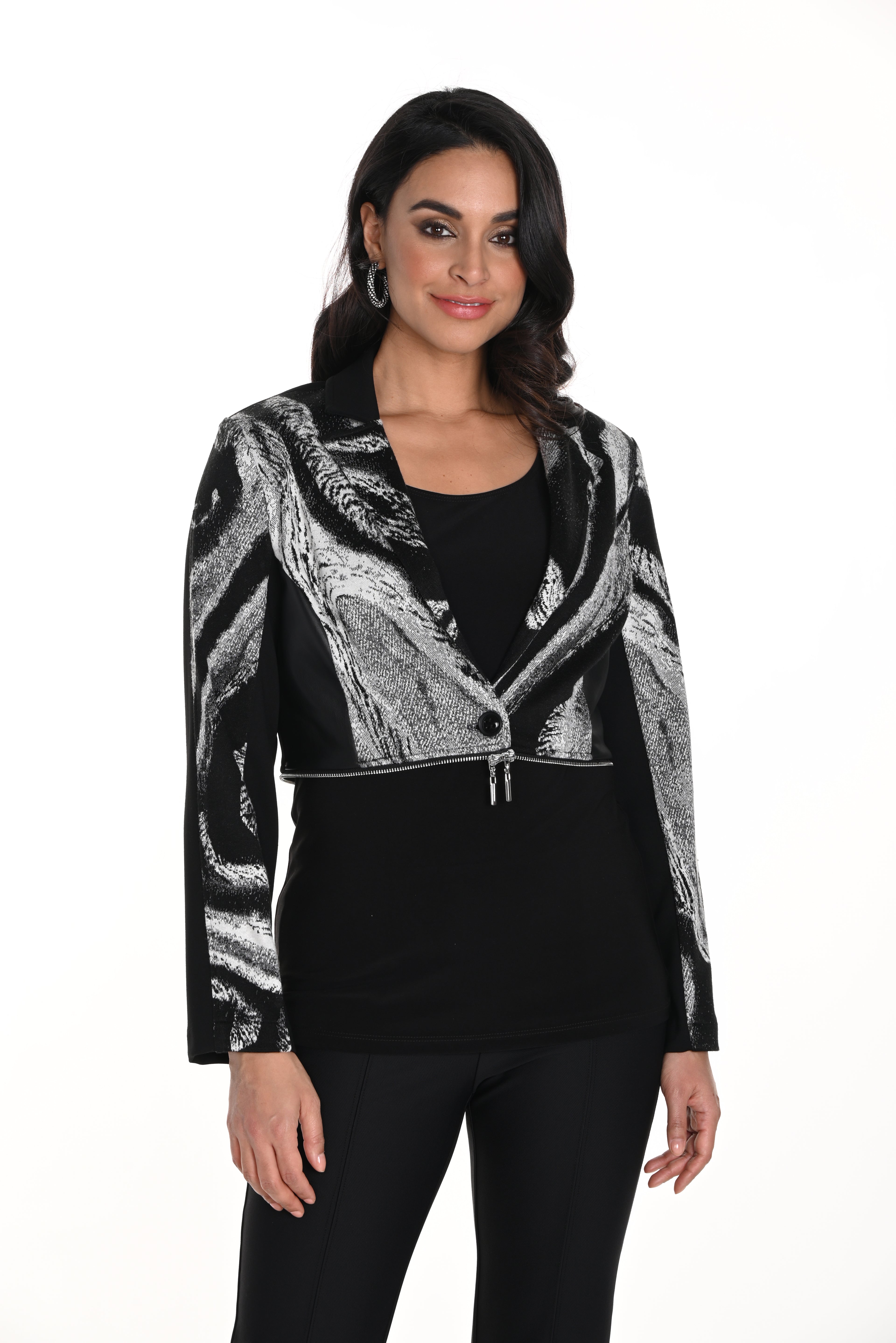 Jaboli_Boutique_-_Fergus_Ontario-_Frank_Lyman_One_Jacket_2_Ways-243298
Brand: Frank Lyman
Style: Tuxedo Collar Jacket
Colour: Black with grey print accents
Feature: Zip at waist for short or long wear
Neckline: Tuxedo collar
Fit: Versatile and comfortable
Occasion: Perfect for both casual and dressed-up looks
Design: Bold, polished, and chic