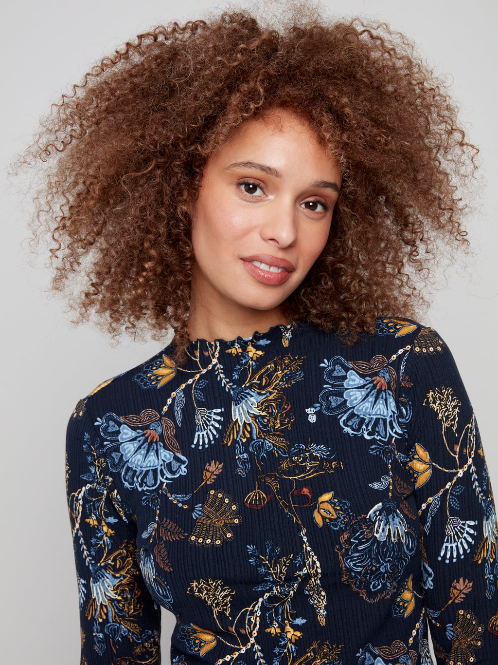 Jaboli Boutique | Fergus Ontario | Charlie B | Mock Neck Floral Print Top

Lettuce Hems at Neck, Hem and Cuffs

Colour - Rio, Rio

Super Soft and Stretchy

Dark Navy with Gold and Blue Print

Viscose/Spandex Blend