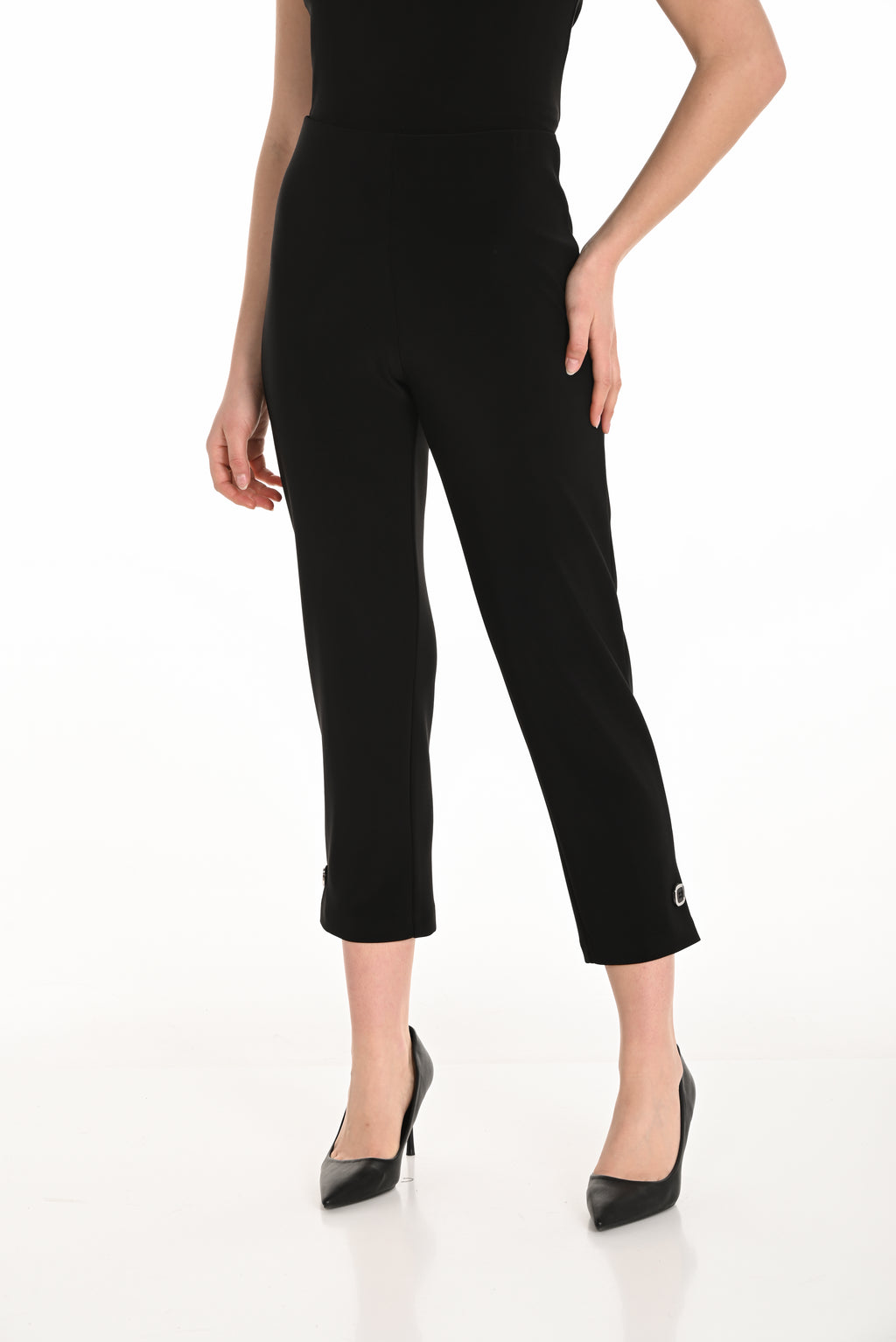 Jaboli Boutique| Fergus Ontario|Frank Lyman | Black Knit Pant

Pull On

Colour Black

Slim Fit

Button Accent at ankle
95% Polyester, 5% Elastane,
Slim fit with comfortable stretch.
True to size.