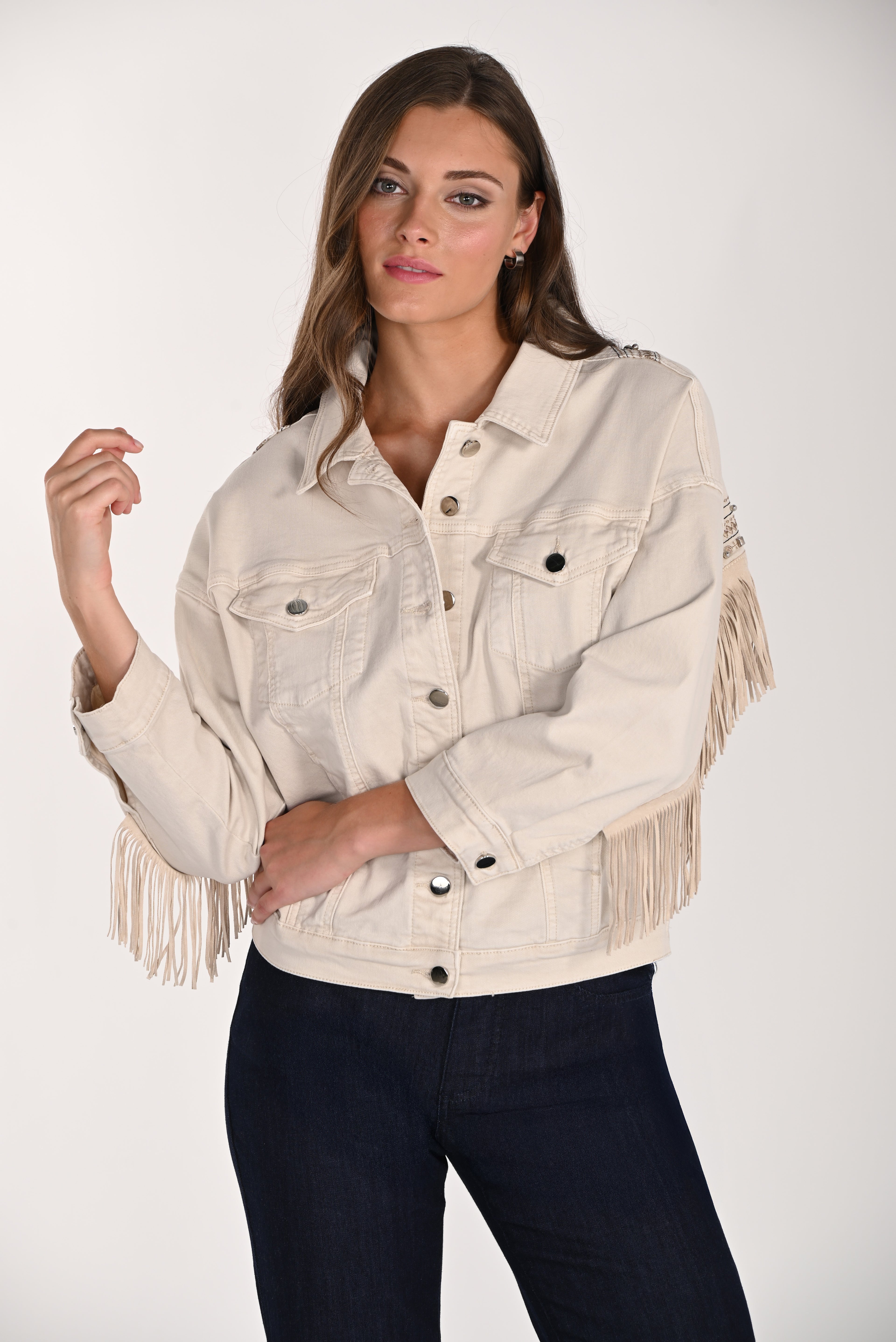 Jaboli Boutique|Fergus Ontario|Frank Lyman|Cowgirl Jacket-261605
Beige Jean Jacket with a Western Flair
Fringe across the Back and Down Each Arm, Silver Studded Accent Across The Back with Embroidered Motif, button front, collar,4 Pockets