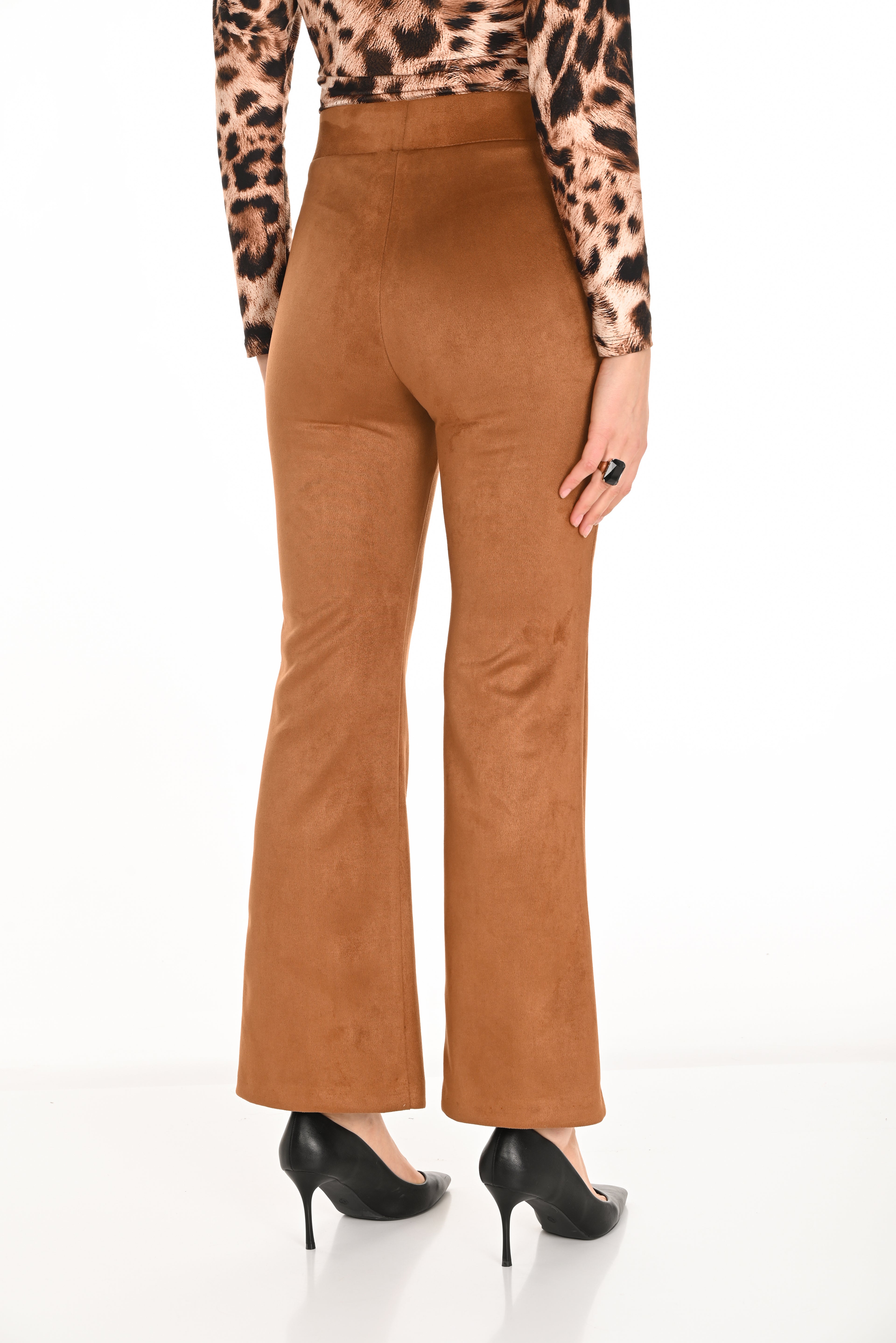 Jaboli Boutique| Fergus Ontario| Frank Lyman| Frank Lyman | Cognac Flare Pant
•  Frank Lyman, Style 253193-FL
• Fit-and-flare leg with front slit at hem
• High-rise contour waistband for a smooth, structured look
• Pull-on design with no pockets
• Seam detailing for an elongating effect
• Rich cognac colour in a suede-like finish
• Not lined

FABRIC &amp; FIT
• Faux suede: 95% polyester, 5% spandex
• Soft, flexible feel with gentle stretch
• High-rise waist with a long, flared silhouette
*  pull-on fit