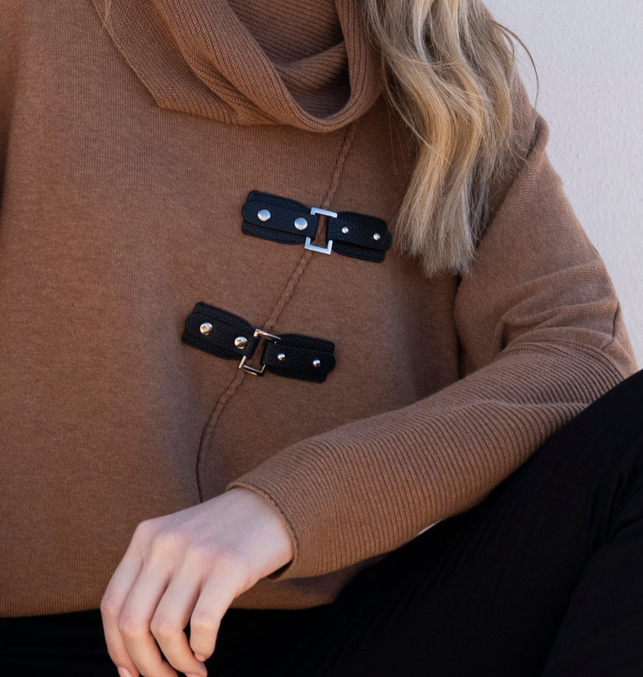Jaboli Boutique | Fergus Ontario | Marble | Buckle Pullover | Cognac

Cozy Cowl Neckline

Colour -  Cognac

Diagonal Knit w black buckle accent

Relaxed Oversized Fit

long sleeves