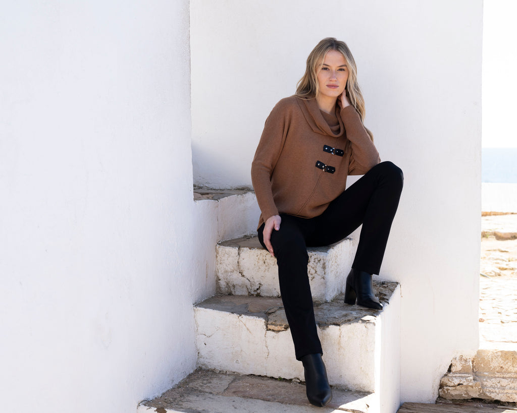 Jaboli Boutique | Fergus Ontario | Marble | Buckle Pullover | Cognac

Cozy Cowl Neckline

Colour - Hot Pink, Cognac

Diagonal Knit w black buckle accent

Relaxed Oversized Fit