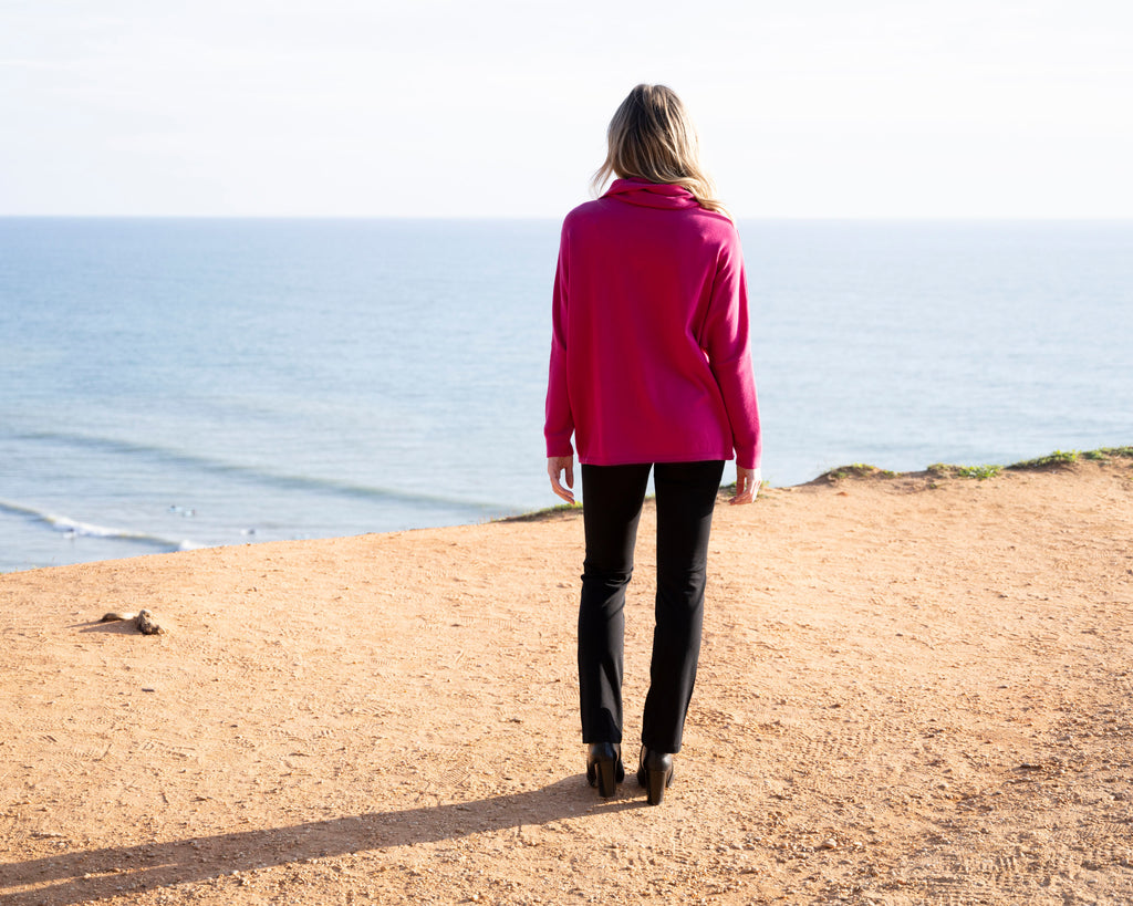 Jaboli Boutique | Fergus Ontario | Marble | Buckle Pullover | Hot Pink

Cozy Cowl Neckline

Colour -  Hot Pink

Diagonal Knit w black buckle accent

Relaxed Oversized Fit

long sleeves