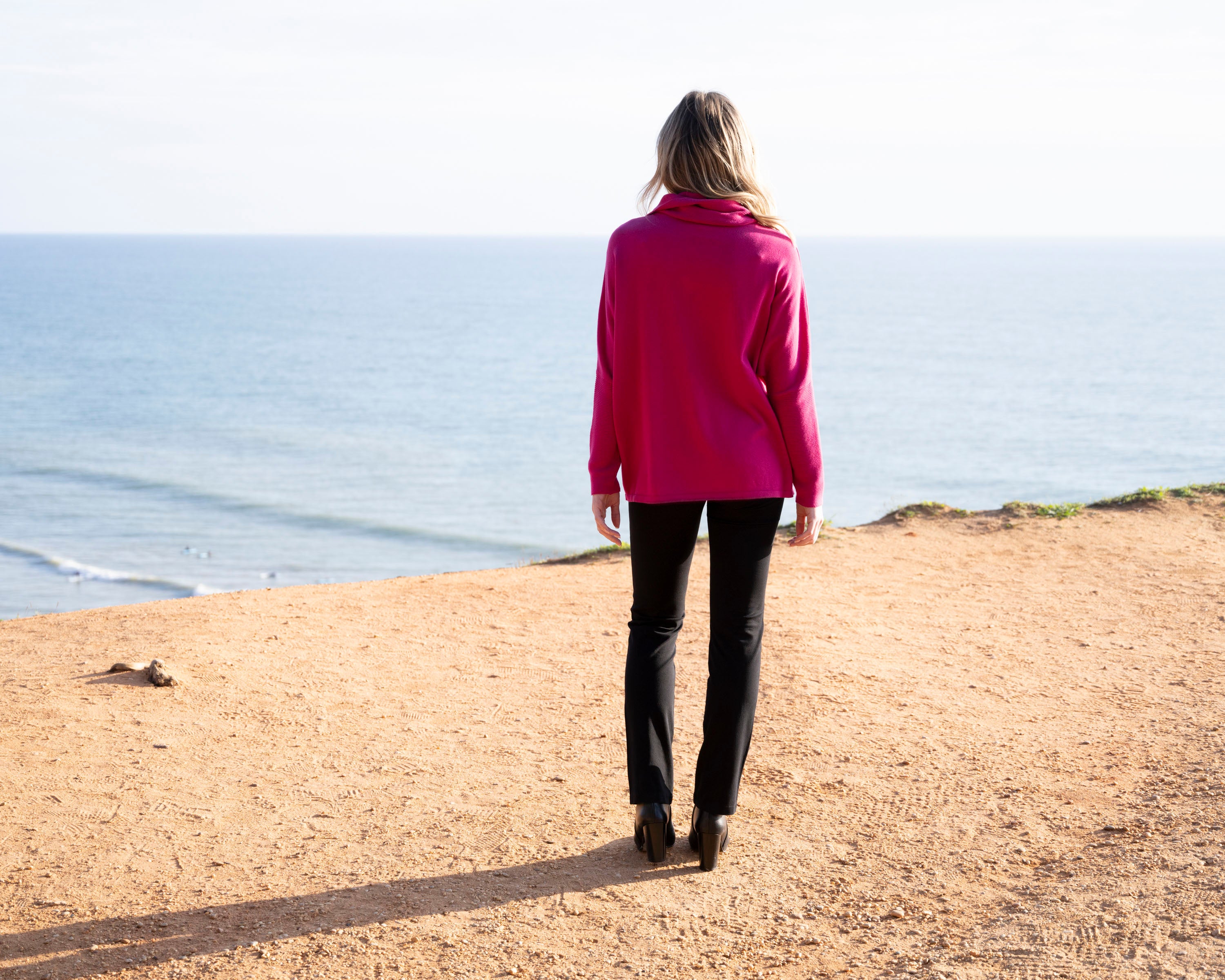 Jaboli Boutique | Fergus Ontario | Marble | Buckle Pullover | Hot Pink

Cozy Cowl Neckline

Colour -  Hot Pink

Diagonal Knit w black buckle accent

Relaxed Oversized Fit

long sleeves