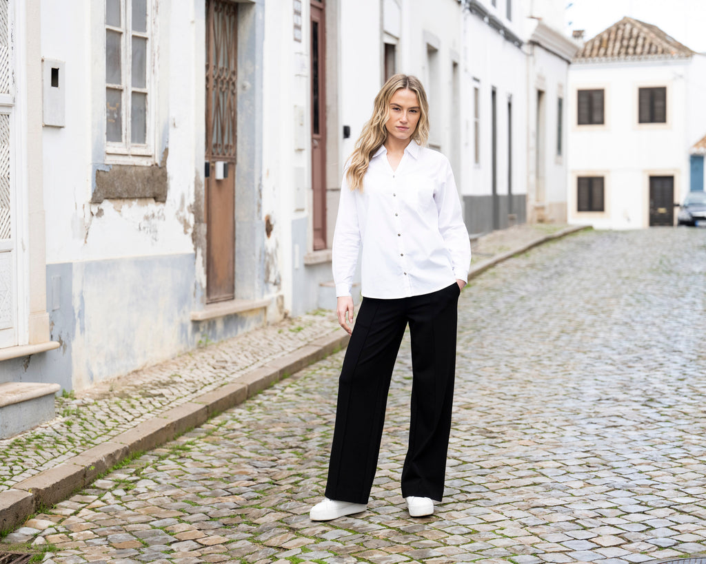 Jaboli Boutique | Fergus Ontario| Marble | Classic White  Button Front Shirt.
Marble, classic white shirt, women’s white shirt, button front shirt, shirt collar, long sleeve shirt, button cuffs, sculpted shirt tails, layering shirt, cotton blend shirt, wardrobe essential, fall fashion, winter layering, timeless style, crisp white blouse
