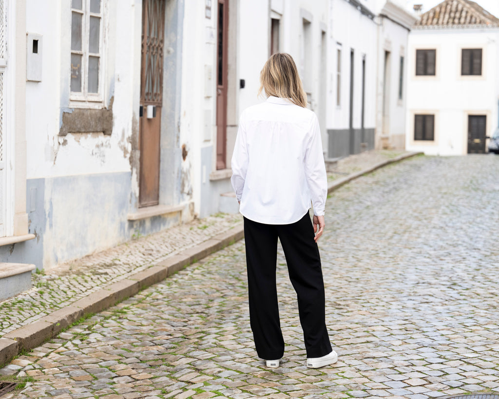 Jaboli Boutique | Fergus Ontario| Marble | Classic White  Button Front Shirt.
Marble, classic white shirt, women’s white shirt, button front shirt, shirt collar, long sleeve shirt, button cuffs, sculpted shirt tails, layering shirt, cotton blend shirt, wardrobe essential, fall fashion, winter layering, timeless style, crisp white blouse