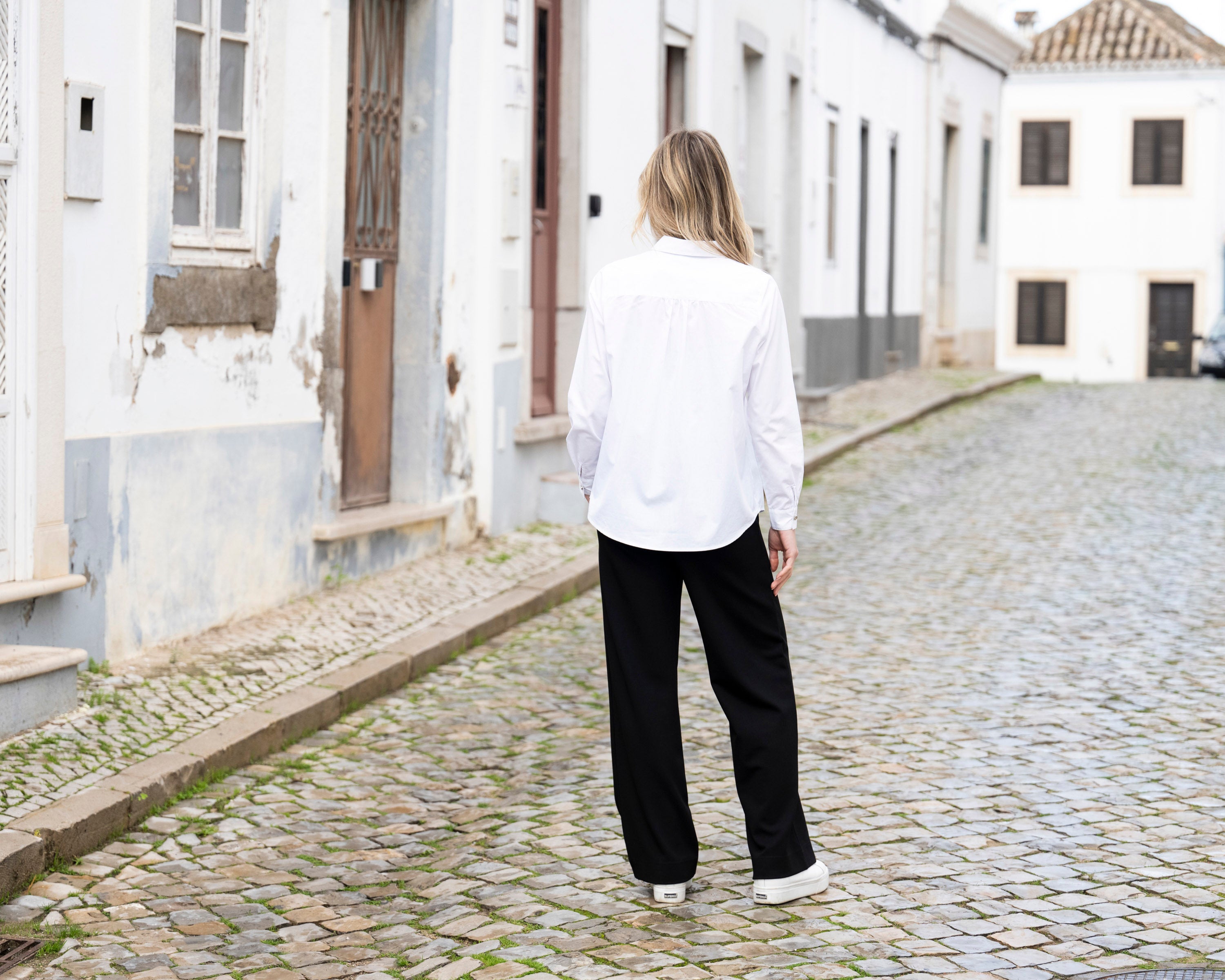 Jaboli Boutique | Fergus Ontario| Marble | Classic White  Button Front Shirt.
Marble, classic white shirt, women’s white shirt, button front shirt, shirt collar, long sleeve shirt, button cuffs, sculpted shirt tails, layering shirt, cotton blend shirt, wardrobe essential, fall fashion, winter layering, timeless style, crisp white blouse