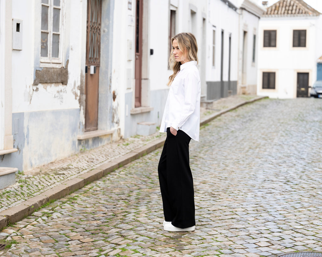 Jaboli Boutique | Fergus Ontario| Marble | Classic White  Button Front Shirt.
Marble, classic white shirt, women’s white shirt, button front shirt, shirt collar, long sleeve shirt, button cuffs, sculpted shirt tails, layering shirt, cotton blend shirt, wardrobe essential, fall fashion, winter layering, timeless style, crisp white blouse