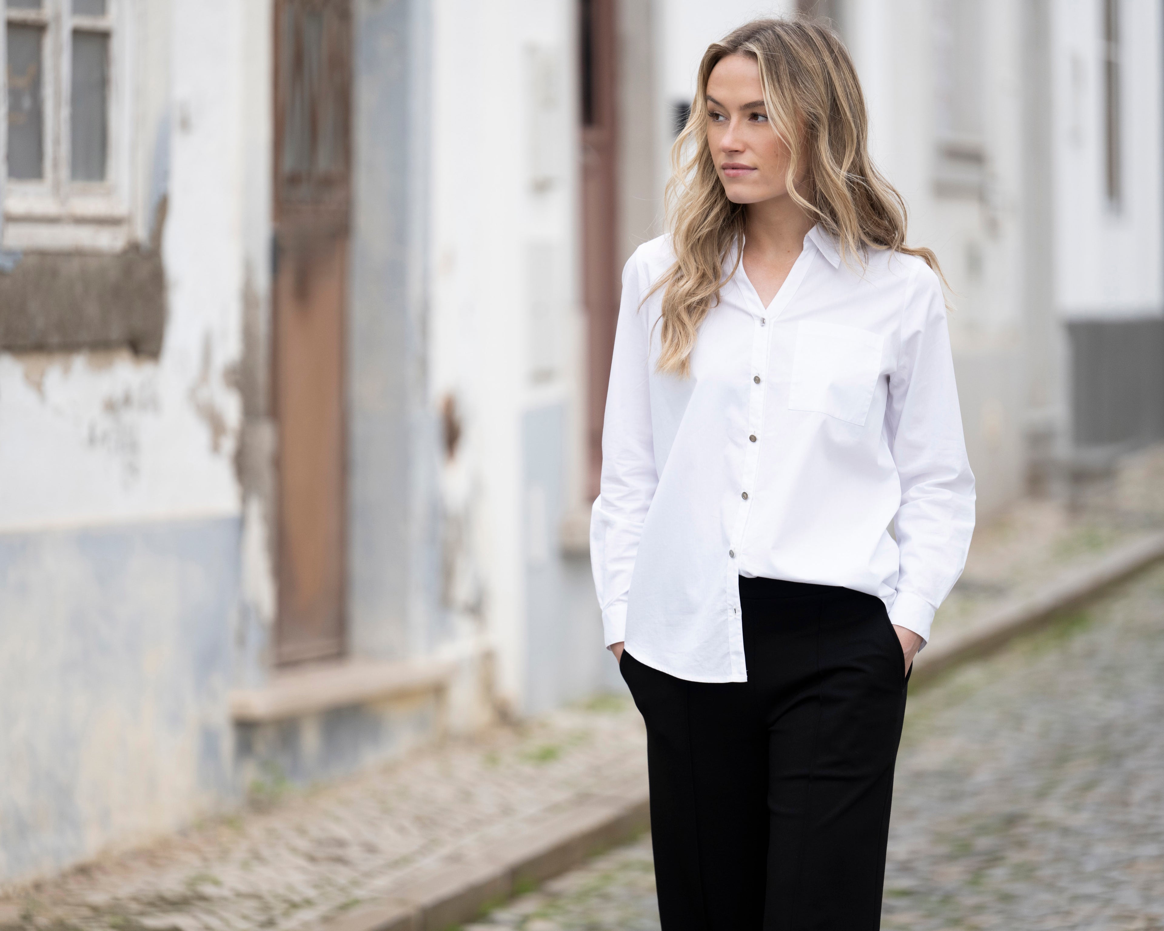 Jaboli Boutique | Fergus Ontario| Marble | Classic White  Button Front Shirt.
Marble, classic white shirt, women’s white shirt, button front shirt, shirt collar, long sleeve shirt, button cuffs, sculpted shirt tails, layering shirt, cotton blend shirt, wardrobe essential, fall fashion, winter layering, timeless style, crisp white blouse
