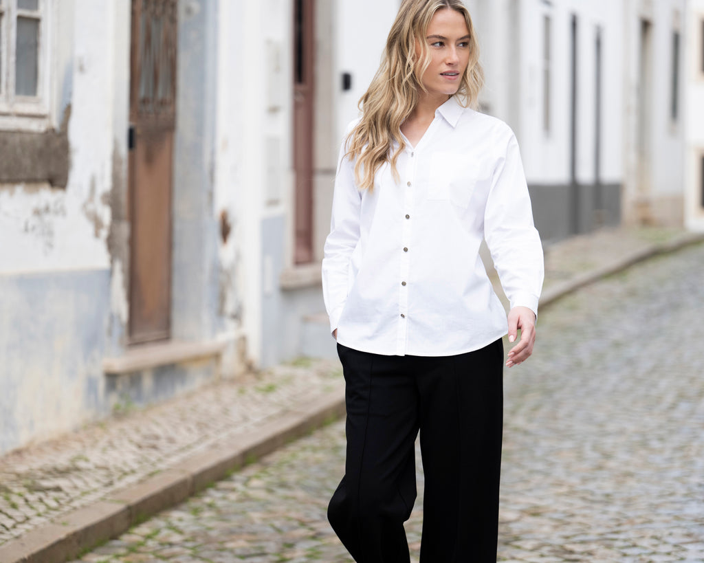 Jaboli Boutique | Fergus Ontario| Marble | Classic White  Button Front Shirt.
Marble, classic white shirt, women’s white shirt, button front shirt, shirt collar, long sleeve shirt, button cuffs, sculpted shirt tails, layering shirt, cotton blend shirt, wardrobe essential, fall fashion, winter layering, timeless style, crisp white blouse