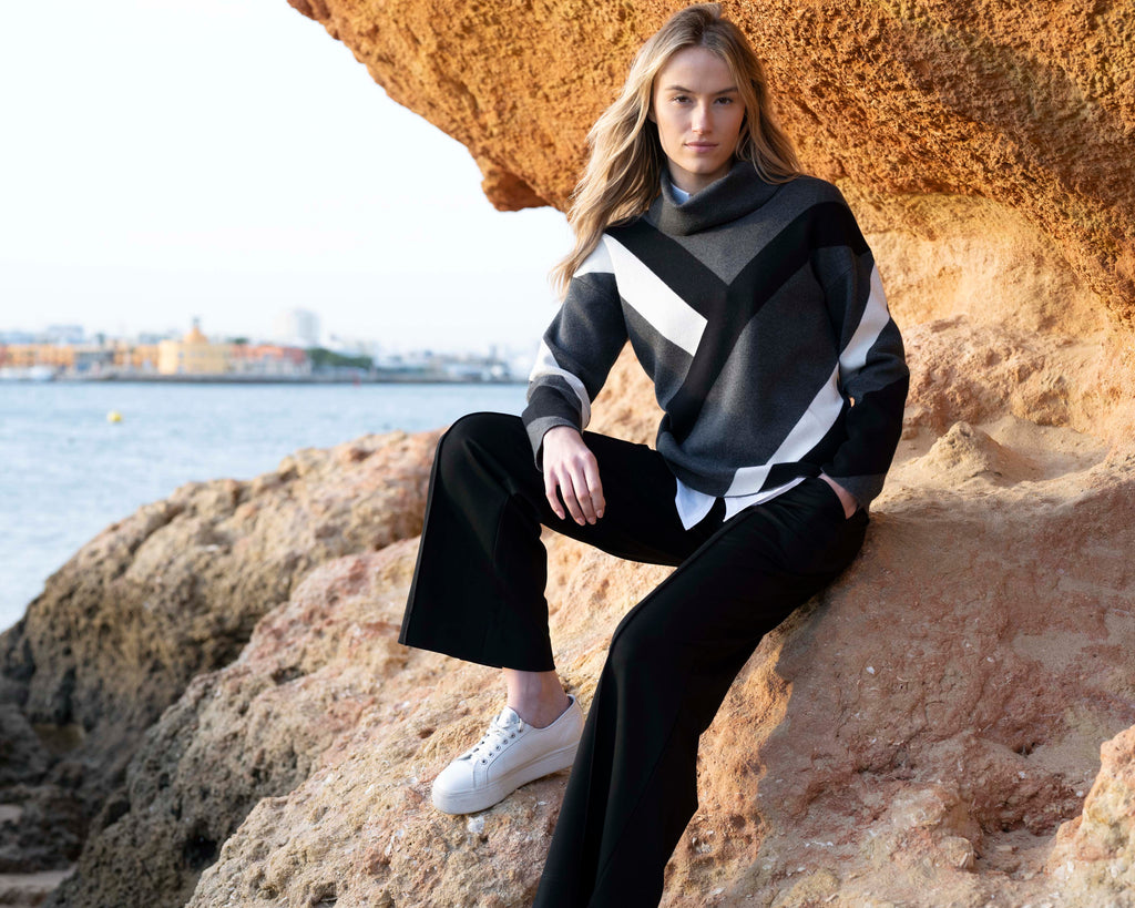 Jaboli Boutique | Fergus Ontario | Marble | Diagonal Blocked Pullover | Charcoal 

Cozy Cowl Knit Pullover

Colour - Diagonal Black and Ivory Broad Stripes on Charcoal Base

Long Sleeves

Relaxed Fit

Cotton/Polyamide Blend

Winter Weight, Super Cozy