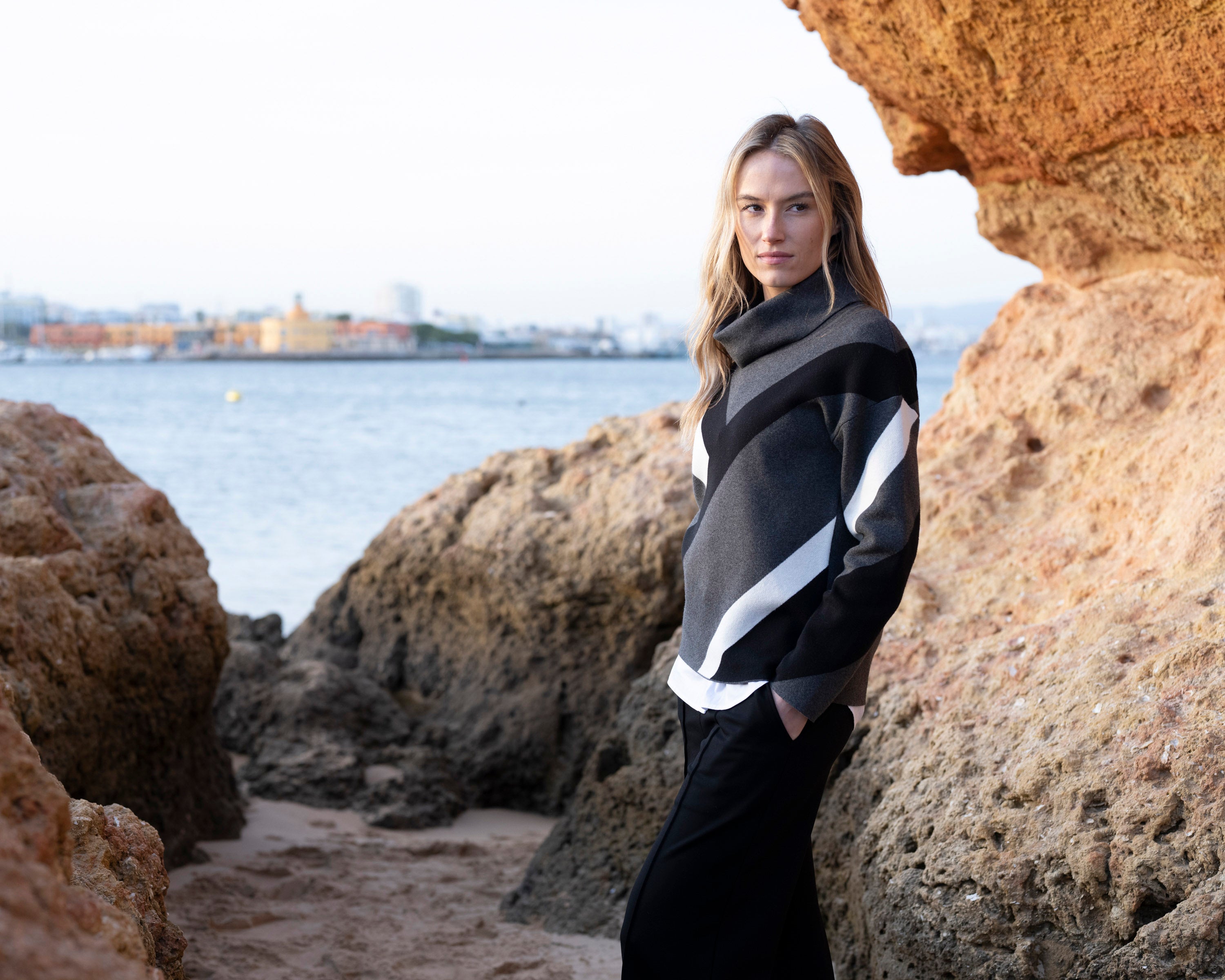 Jaboli Boutique | Fergus Ontario | Marble | Diagonal Blocked Pullover | Charcoal 

Cozy Cowl Knit Pullover

Colour - Diagonal Black and Ivory Broad Stripes on Charcoal Base

Long Sleeves

Relaxed Fit

Cotton/Polyamide Blend

Winter Weight, Super Cozy