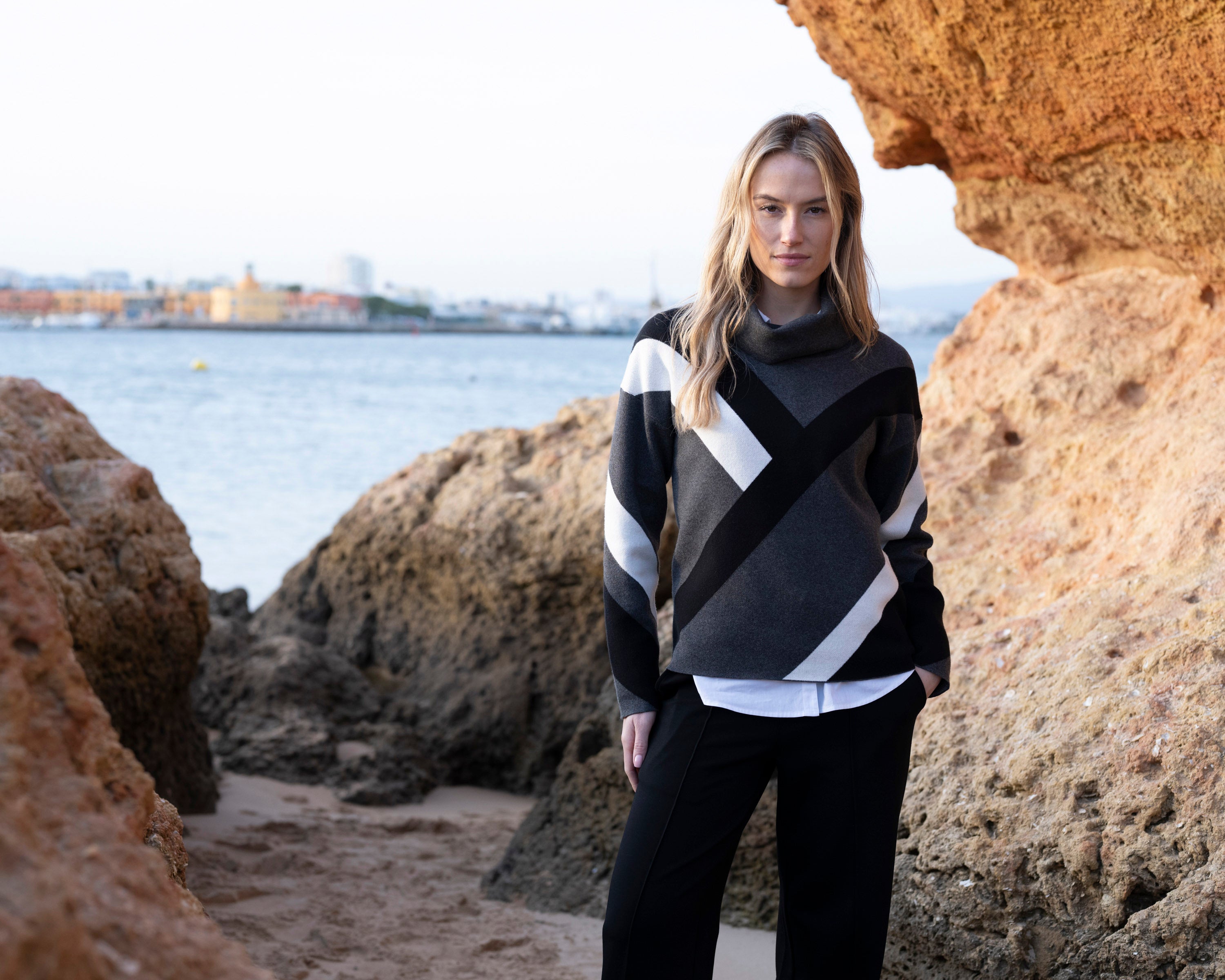 Jaboli Boutique | Fergus Ontario | Marble | Diagonal Blocked Pullover | Charcoal 

Cozy Cowl Knit Pullover

Colour - Diagonal Black and Ivory Broad Stripes on Charcoal Base

Long Sleeves

Relaxed Fit

Cotton/Polyamide Blend

Winter Weight, Super Cozy