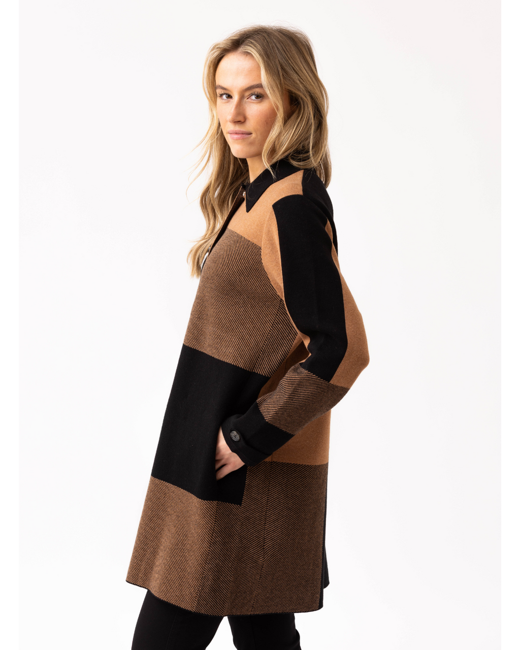 Jaboli Boutique | Fergus Ontario | Marble | Equestrian Cardigan | Cognac.

Shirt Collar

Colour - Charcoal/Black, Cognac/Black

Pockets

Long Sleeves with Tab Accent at cuff

Button Snaps Closure

Knee Length

Cotton/Polyamide Blend