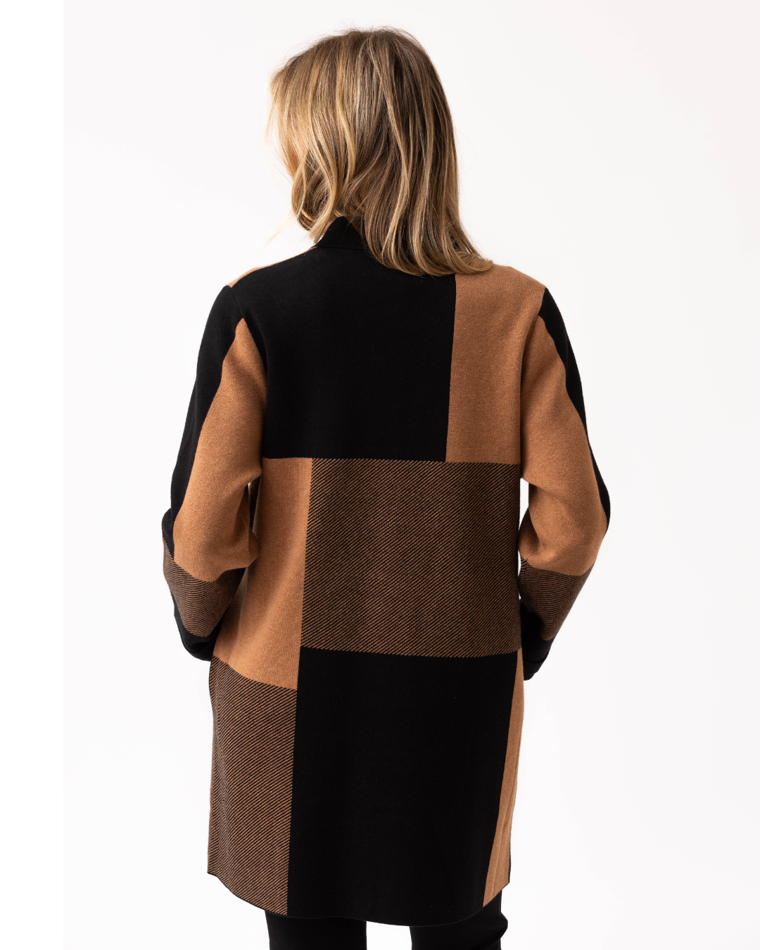 Jaboli Boutique | Fergus Ontario | Marble | Equestrian Cardigan | Cognac.

Shirt Collar

Colour - Charcoal/Black, Cognac/Black

Pockets

Long Sleeves with Tab Accent at cuff

Button Snaps Closure

Knee Length

Cotton/Polyamide Blend