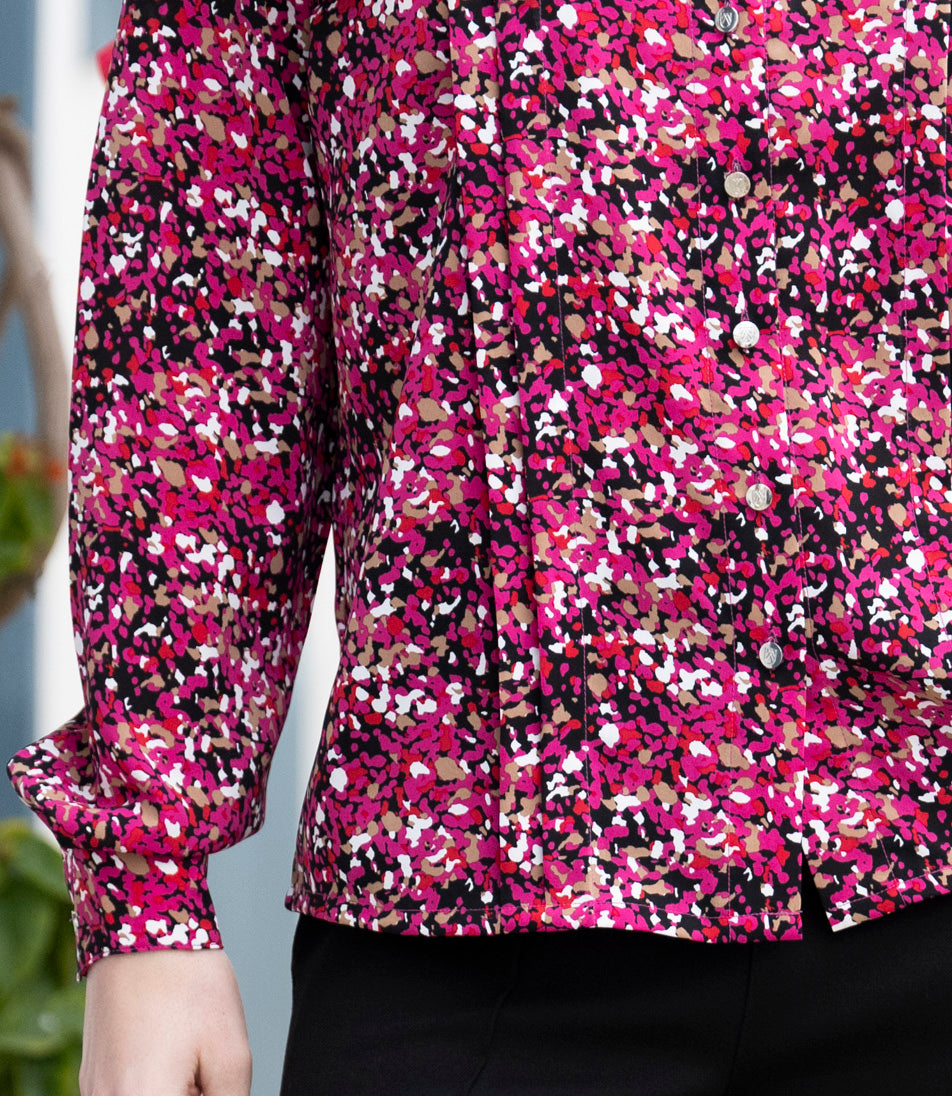 Jaboli Boutique | Fergus Ontario | Marble | Pebble Pink Blouse|
Marble Pebble Pink blouse with shirt collar, button-front closure, long sleeves with button cuffs, and pebble pink base with cognac, black, and ivory print, perfect for polished office or smart casual styling.

