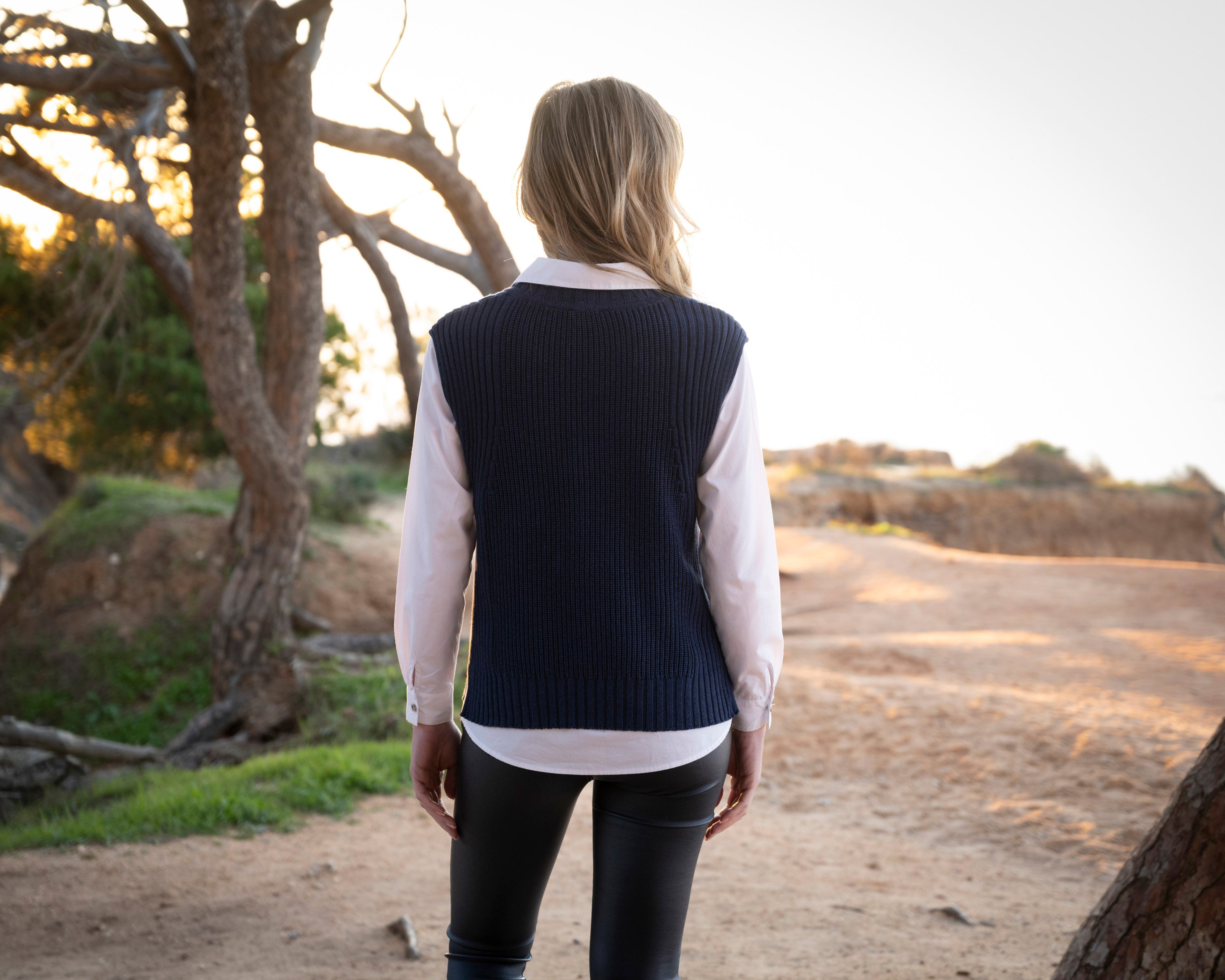 Jaboli Boutique | Fergus Ontario|Marble | Sweater Vest

Pullover Vee Neck Vest

Colour - Navy

Classic Shaker Knit

Hip Length

Relaxed Fit

wear as a vest layered over a shirt or as a knit tank top