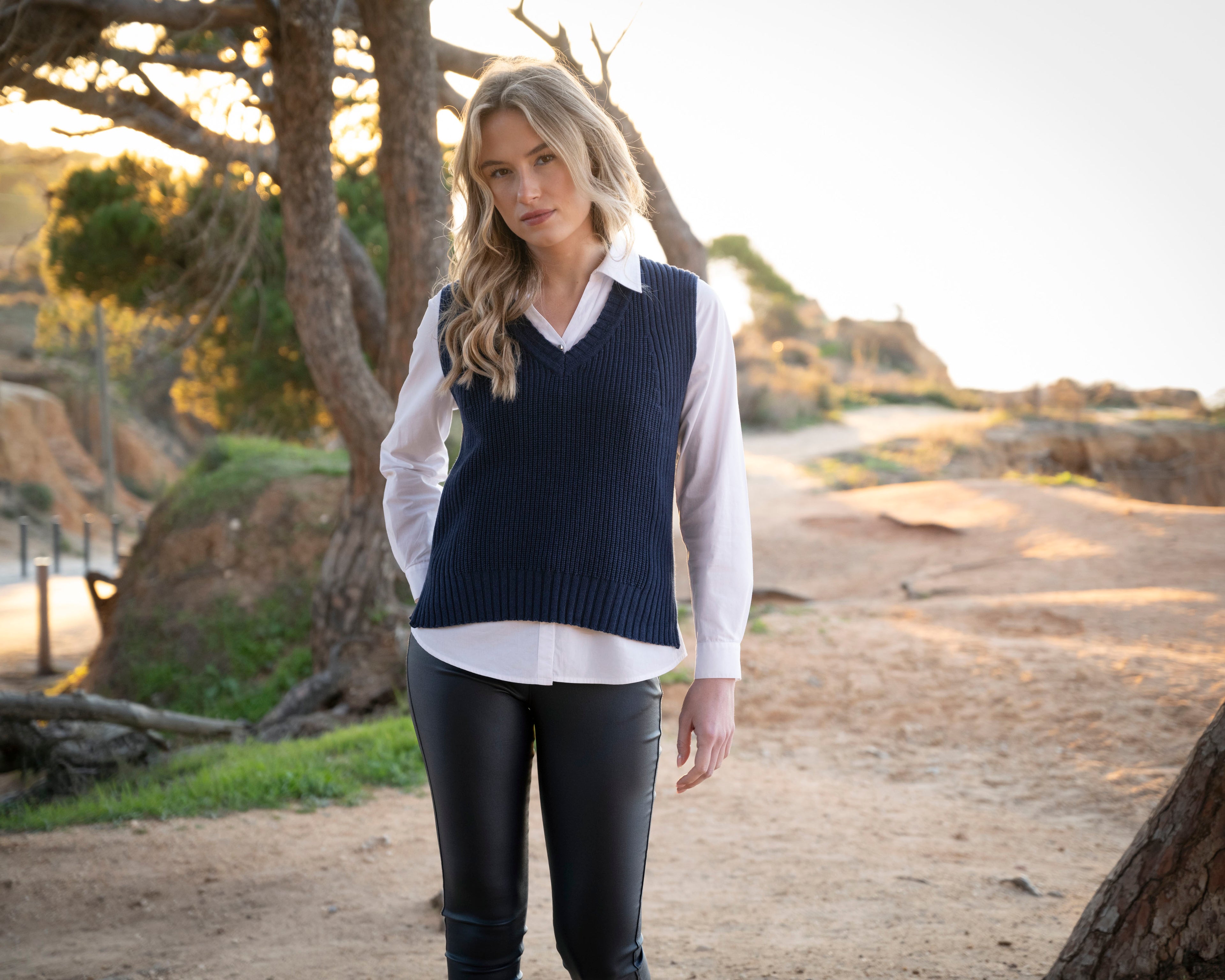 Jaboli Boutique | Fergus Ontario|Marble | Sweater Vest

Pullover Vee Neck Vest

Colour - Navy

Classic Shaker Knit

Hip Length

Relaxed Fit

wear as a vest layered over a shirt or as a knit tank top