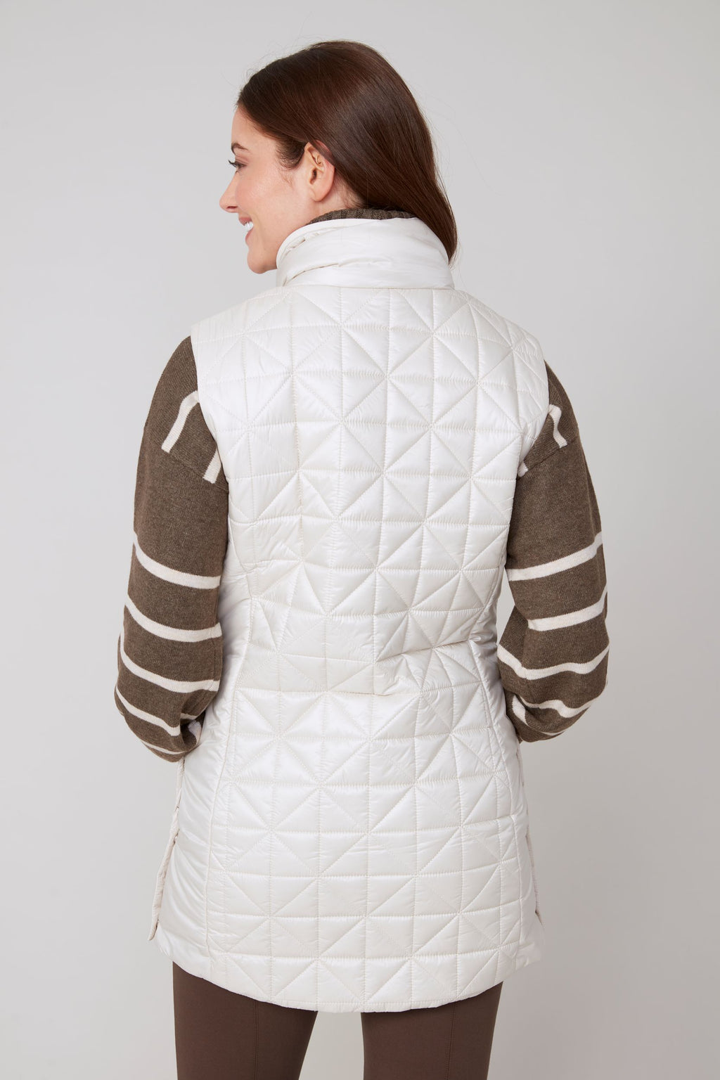 Jaboli Boutique|Fergus Ontario|Renuar| Luxe Long Quilted Vest| colour Oyster women’s long quilted vest in Oyster, Oxford Blue, and Porto (Merlot) colours. Features a cozy stand-up collar trimmed with luxe faux fur, a zip and snap front closure for secure layering, and side snaps at the hips for added mobility. The vest has a sleek, slim fit with a 31-inch mid-thigh length, designed as a stylish outerwear piece for fall and winter. Perfect for layering over sweaters and casual chic outfits.