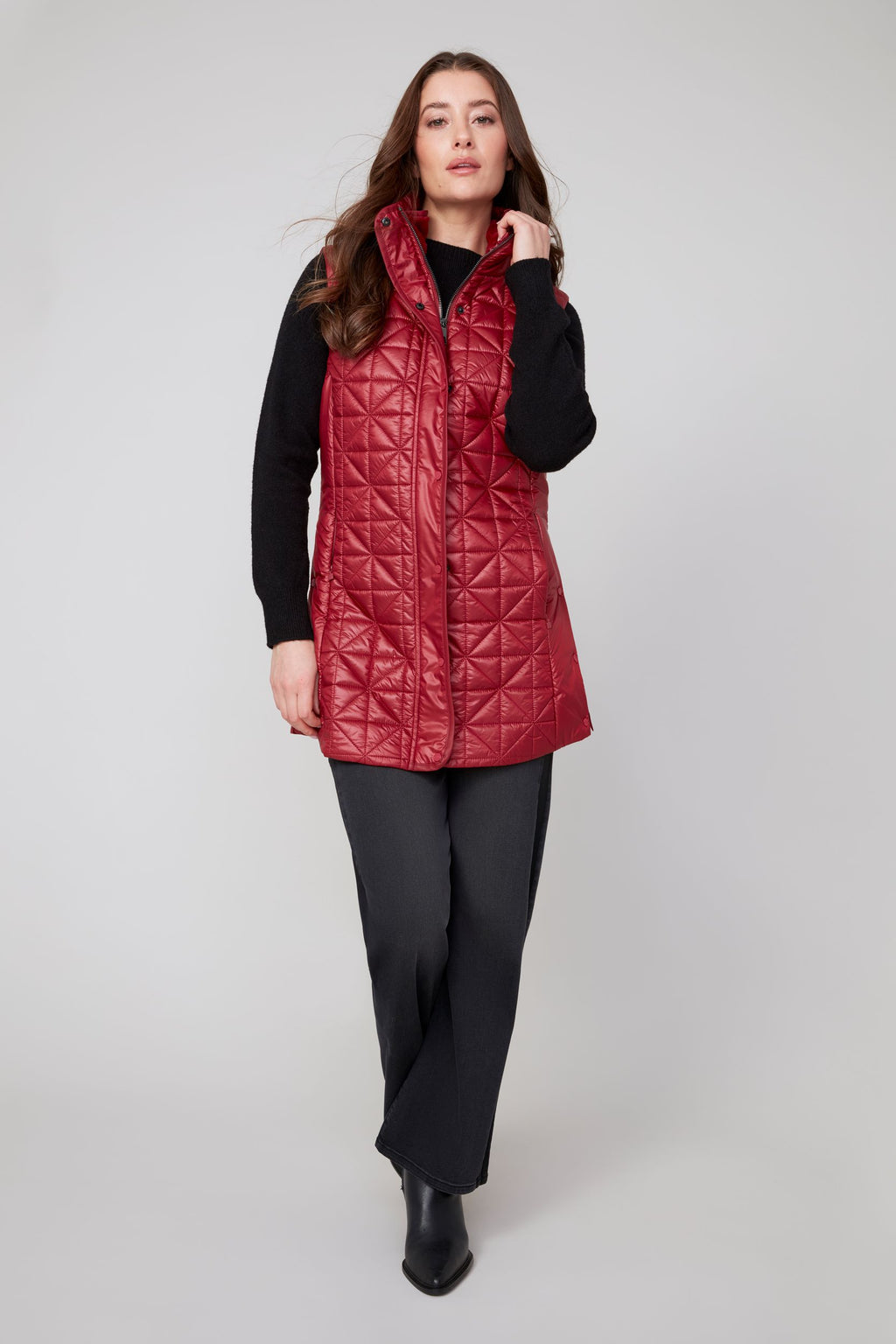 Jaboli Boutique|Fergus Ontario|Renuar| Luxe Long Quilted Vest| colour Porto. women’s long quilted vest in Oyster, Oxford Blue, and Porto (Merlot) colours. Features a cozy stand-up collar trimmed with luxe faux fur, a zip and snap front closure for secure layering, and side snaps at the hips for added mobility. The vest has a sleek, slim fit with a 31-inch mid-thigh length, designed as a stylish outerwear piece for fall and winter. Perfect for layering over sweaters and casual chic outfits.