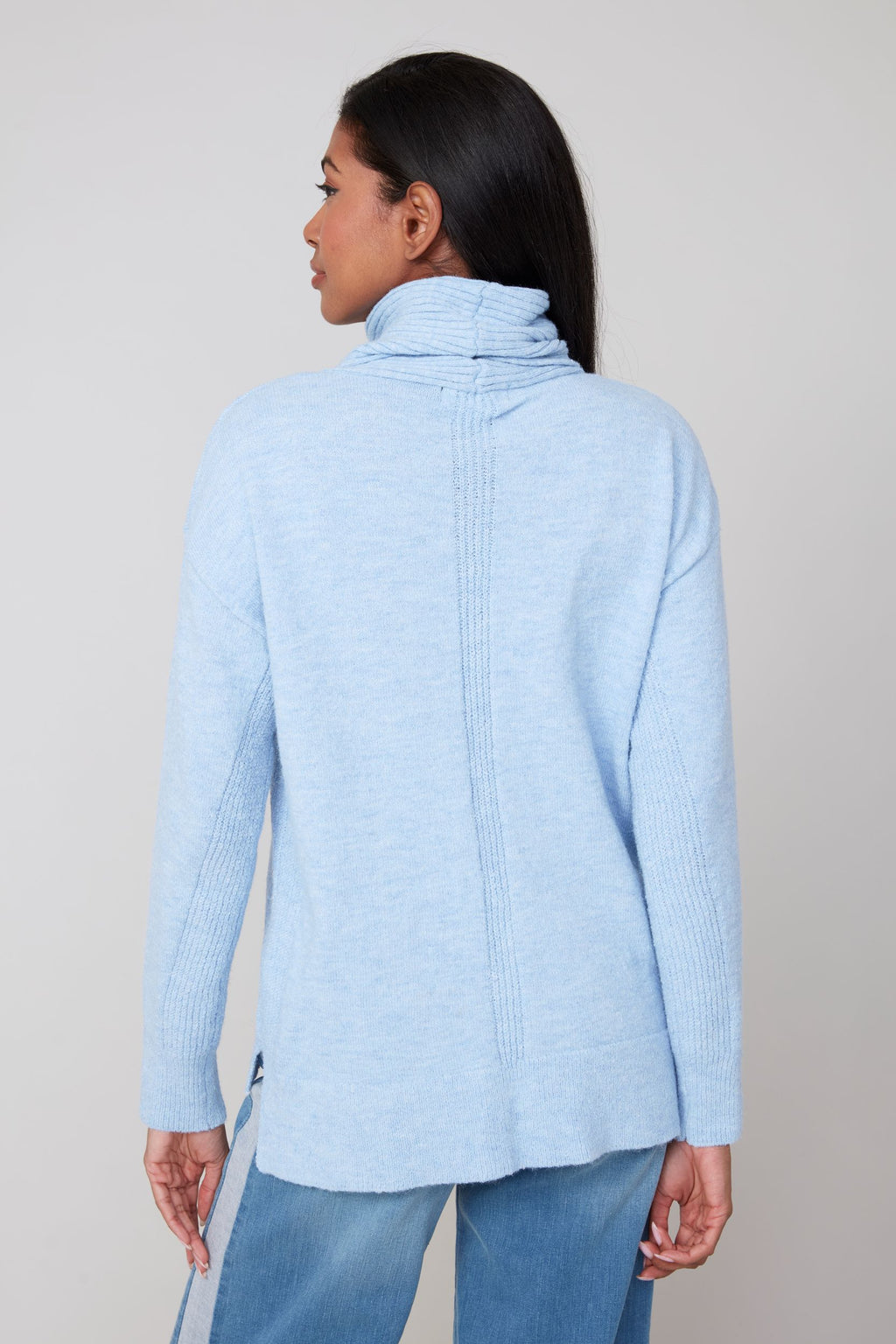 Jaboli Boutique | Fergus Ontario | Renuar | Oxford Blue Cashmere-Feel Knit Sweater.
Renuar women’s pullover sweater in a deep Oxford Blue colour, featuring a relaxed cowl neckline that drapes softly. Made from a cashmere-feel knit fabric, the sweater has long sleeves and a comfortable, relaxed fit designed for cozy layering. The style is versatile for casual or office wear, shown paired with denim and sneakers for a laid-back fall outfit, or with tailored trousers and loafers for a polished winter look.