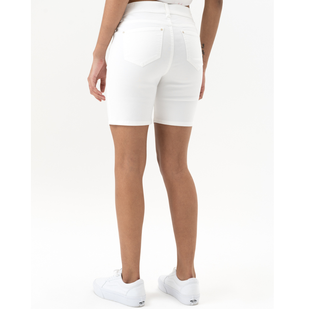 Jaboli Boutique - Fergus Ontario - Renuar - Creme (white) Shorts. The Perfect Summer Shorts! Stretchy Cotton/Tencel Blend Short, Colours - Creme, Nutmeg, New Midnight, Inseam 6". Super Soft Twill Fabric.